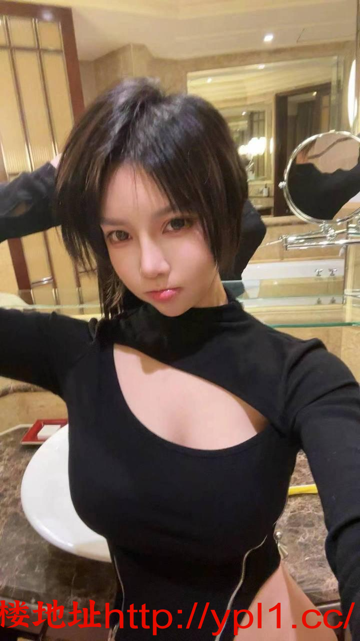 漂亮妞一线天