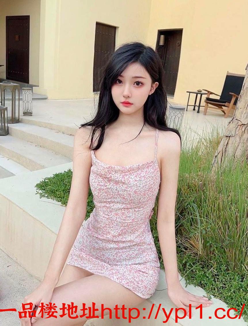 白皙丰满的性感妹妹