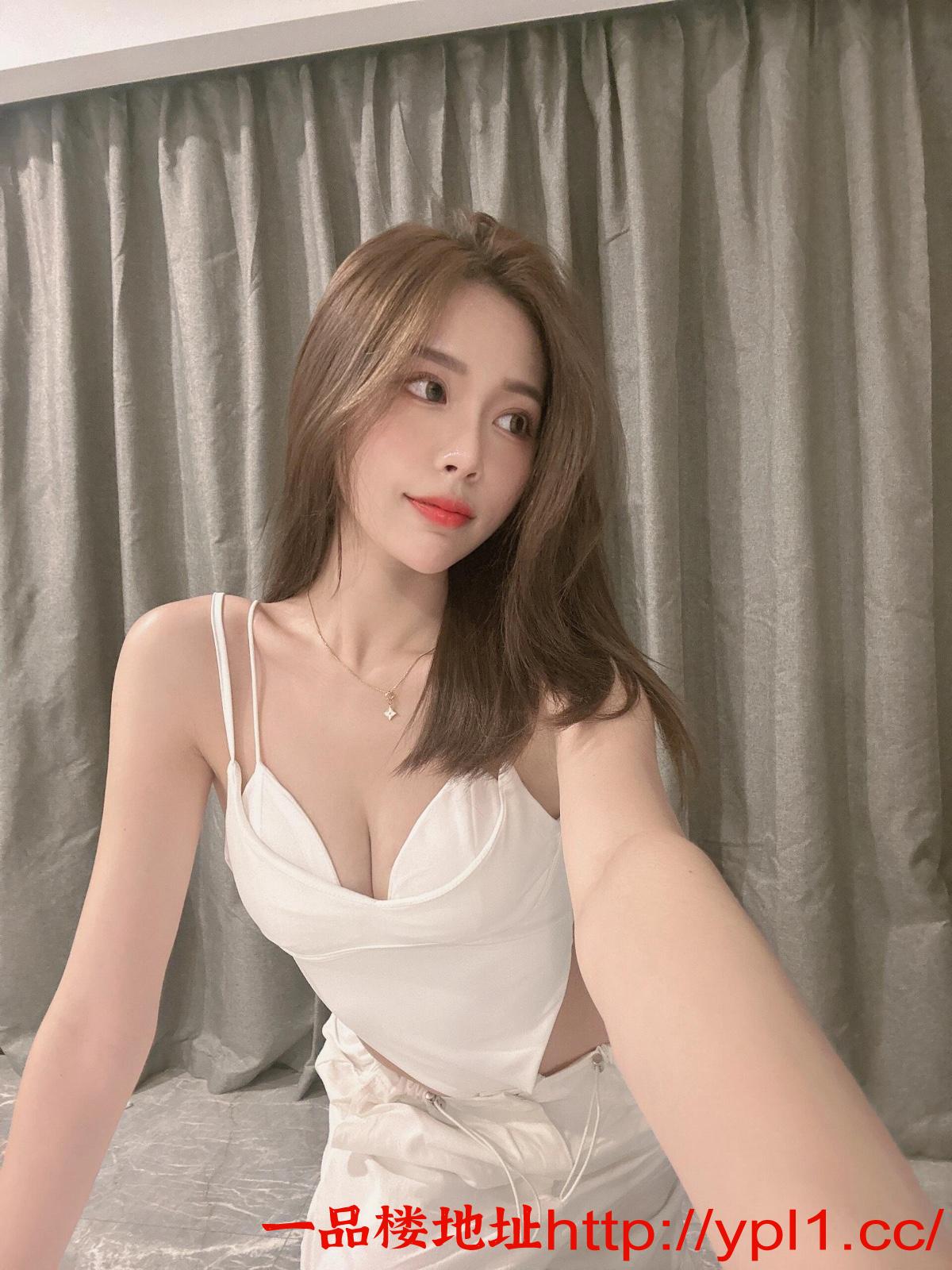 白嫩高挑纯欲小仙女