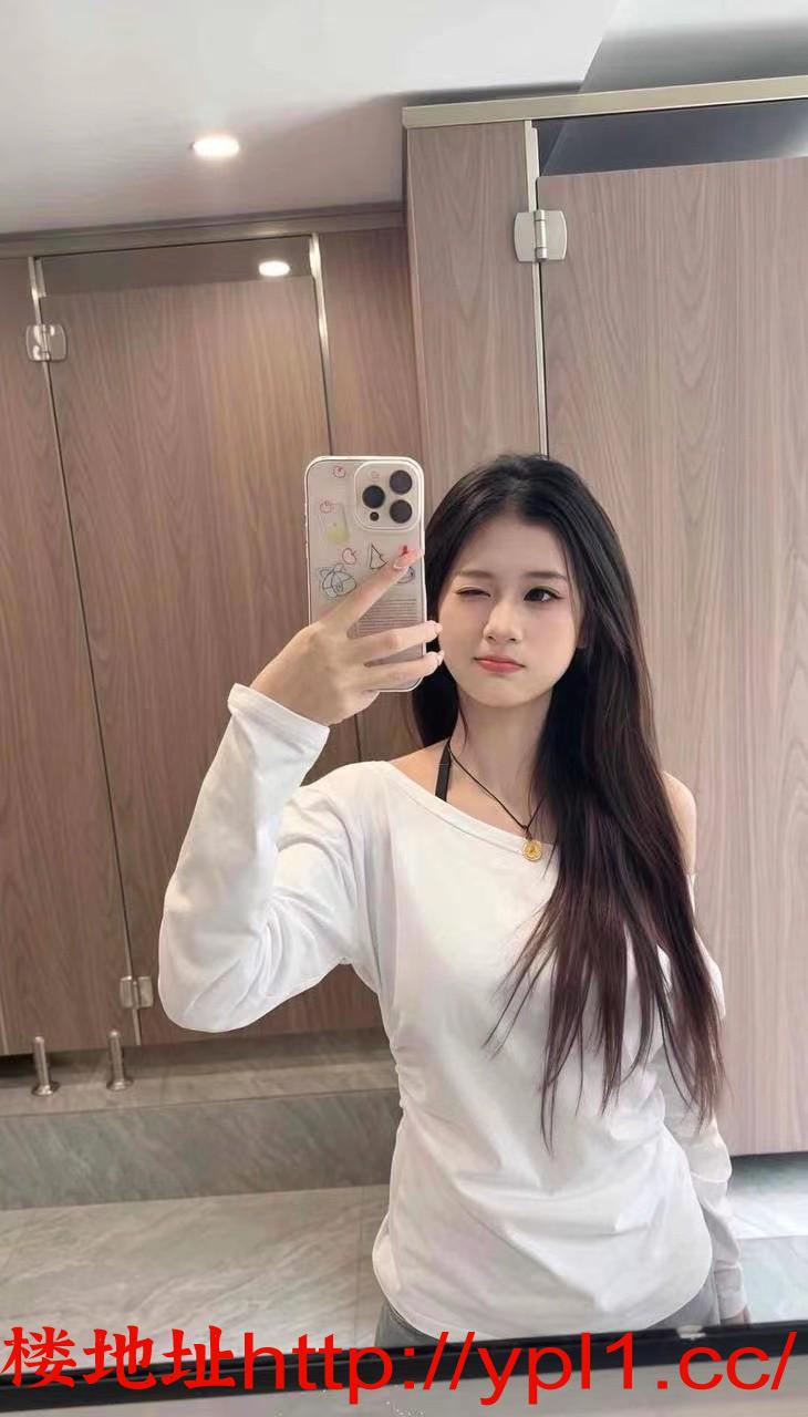 清纯白皙嫩女