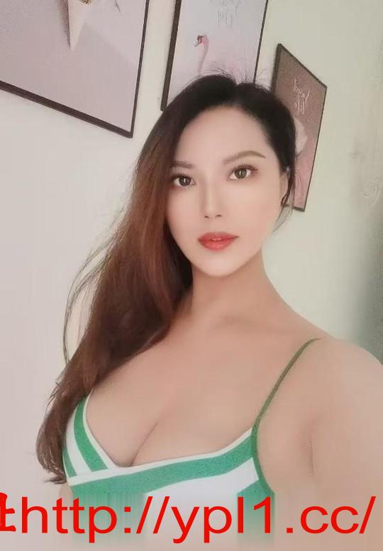 劲爆大奶小福