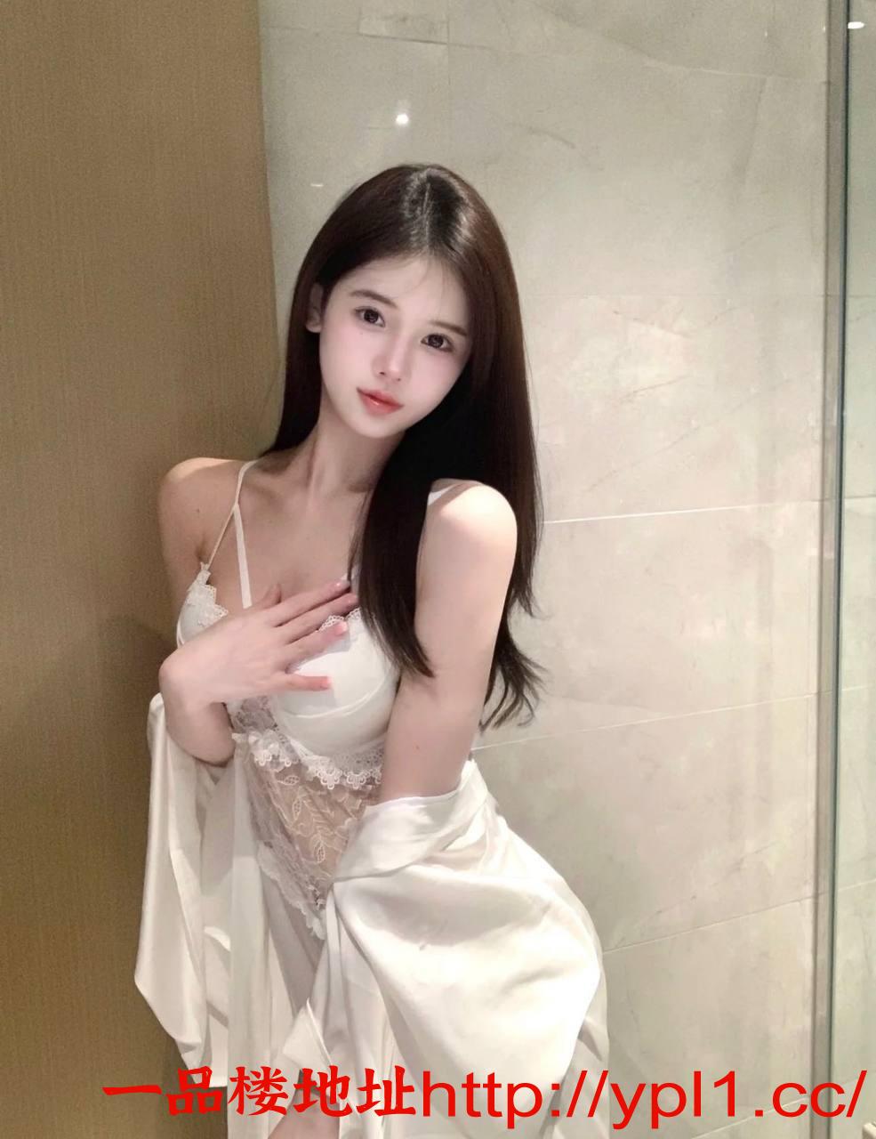 粉嫩汁水多，逼紧骚妹，一插就喷 兼职