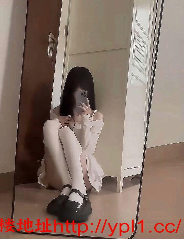 清纯嫩妹胸大活好兼职下海